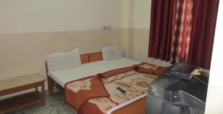 Hotel Meera - Tap to explore photos