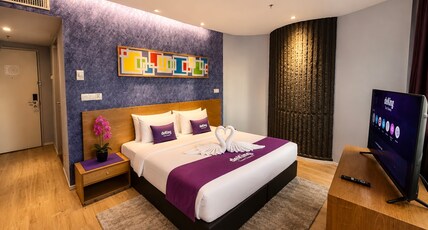 DeKing Hotel - Twin Towers Room Type - Deluxe King - City View