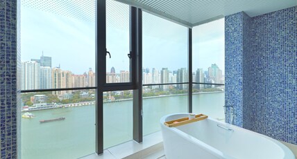 Hotel Indigo Shanghai on The Bund, an IHG hotel Room Type - 1 King Premium River View Hotel Indigo Shanghai on The Bund, an IHG hotel Room Type - 1 King Premium River View