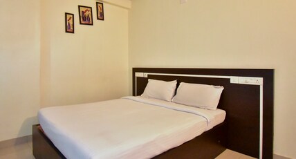 Hotel Comfy Capetown Room Type - EXICUTIVE NON AC king size