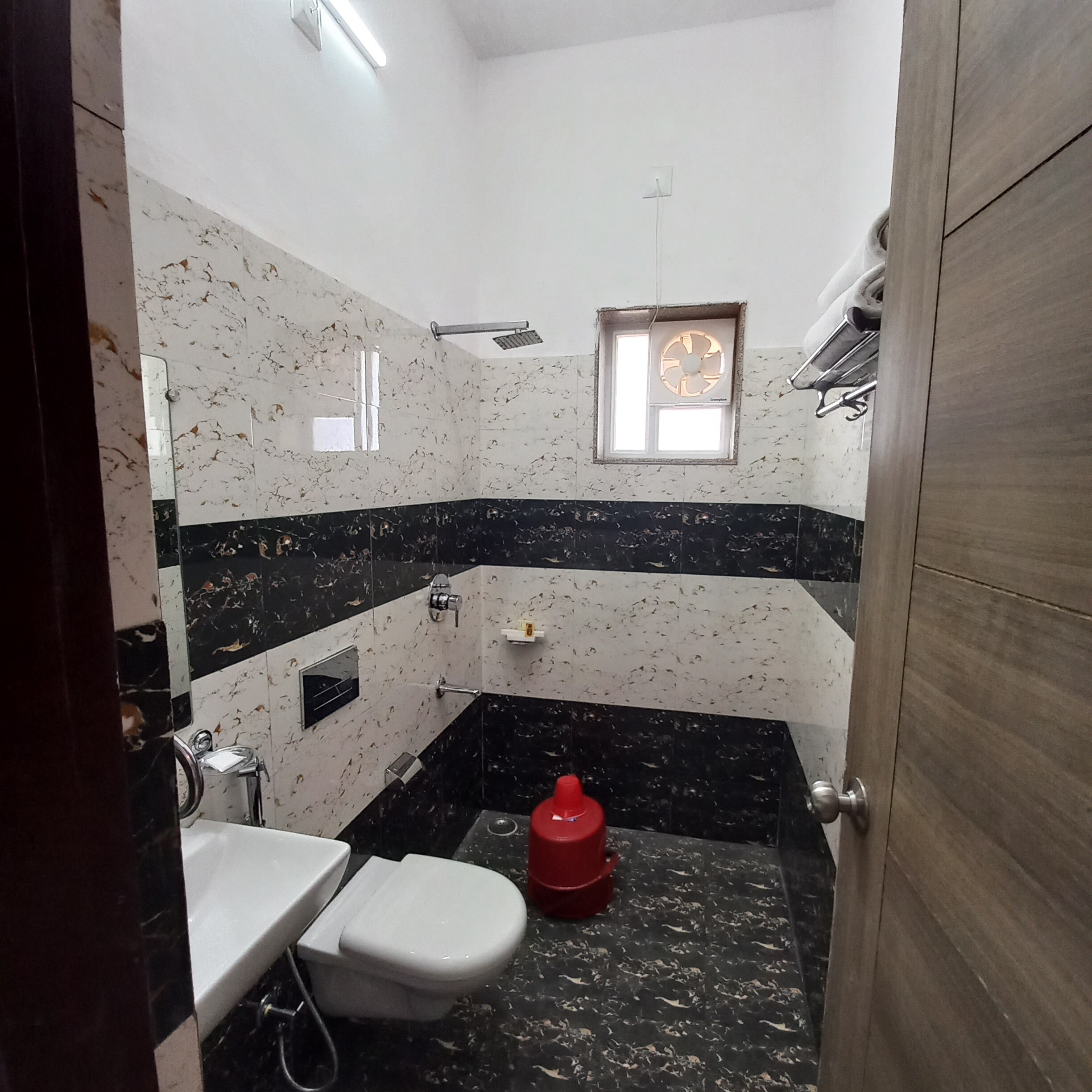 Arul's Guest House - Tap to explore photos