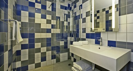 H Room Type - Superior room with 2 single beds