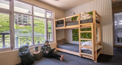 Grease Moto Club - Khangsar, Sissu Room Type - A Bed in 8 Bed Mixed Dorm | Bathroom Ensuite