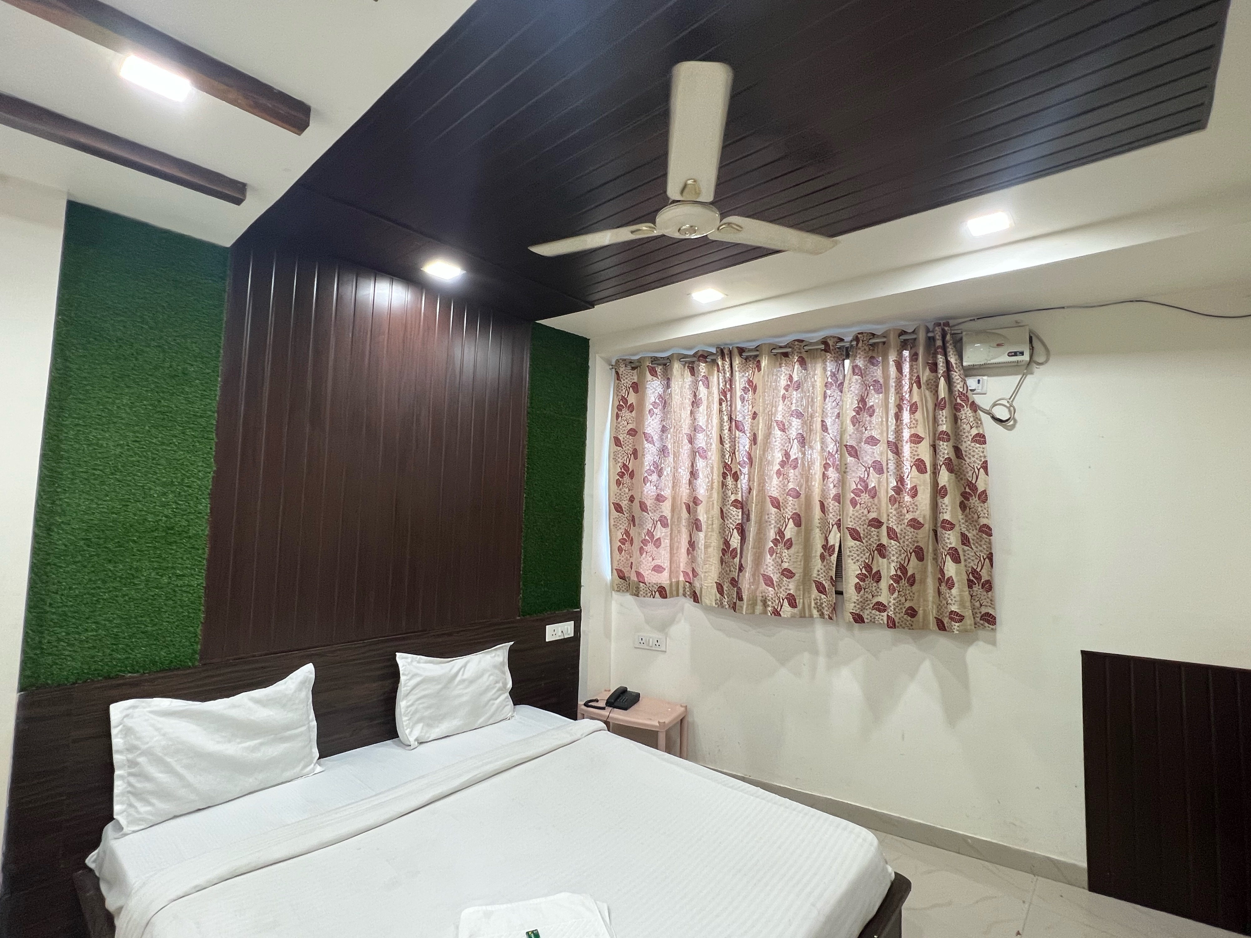 Hotel Blue Diamond - Tap to explore photos