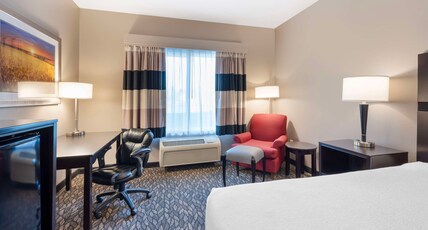 Best Western Wheatland Inn Room Type - 1 King Bed, Mobility Accessible, Bathtub, Non-Smoking, Full Breakfast