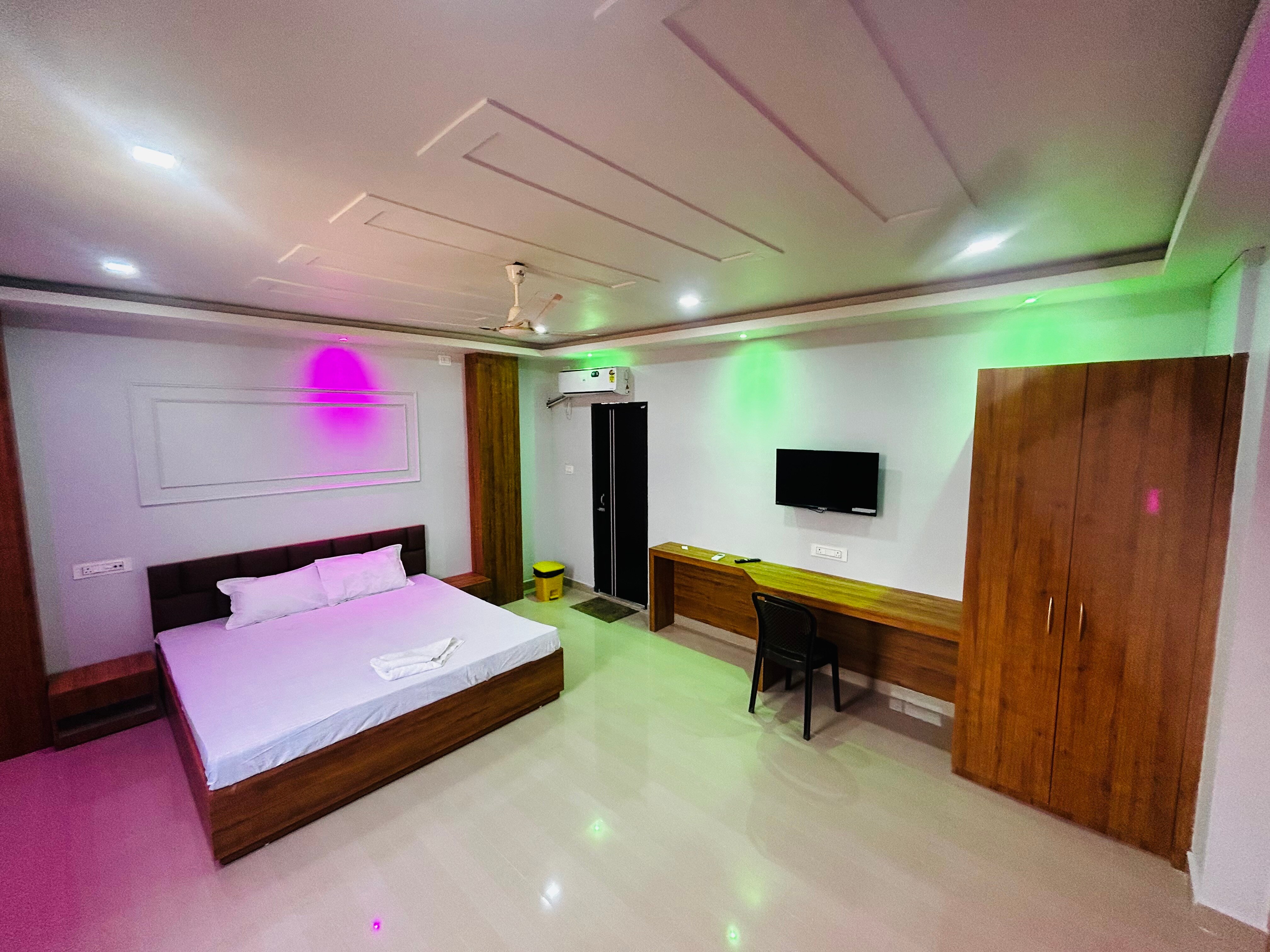 Happy Home Resort | Single Deluxe Room - Tap to explore photos