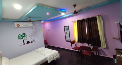 Sri Murugan Beach Paradise Room Type - Deluxe AC Queen Room