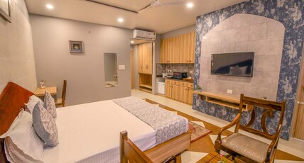 Hotel Gems Suites Room Type - Deluxe Room With Balcony Hotel Gems Suites Room Type - Deluxe Room With Balcony