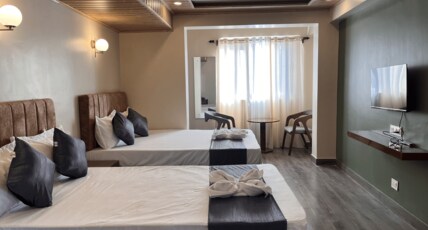 Outskirts Room Type - Luxury Hillview Family Room