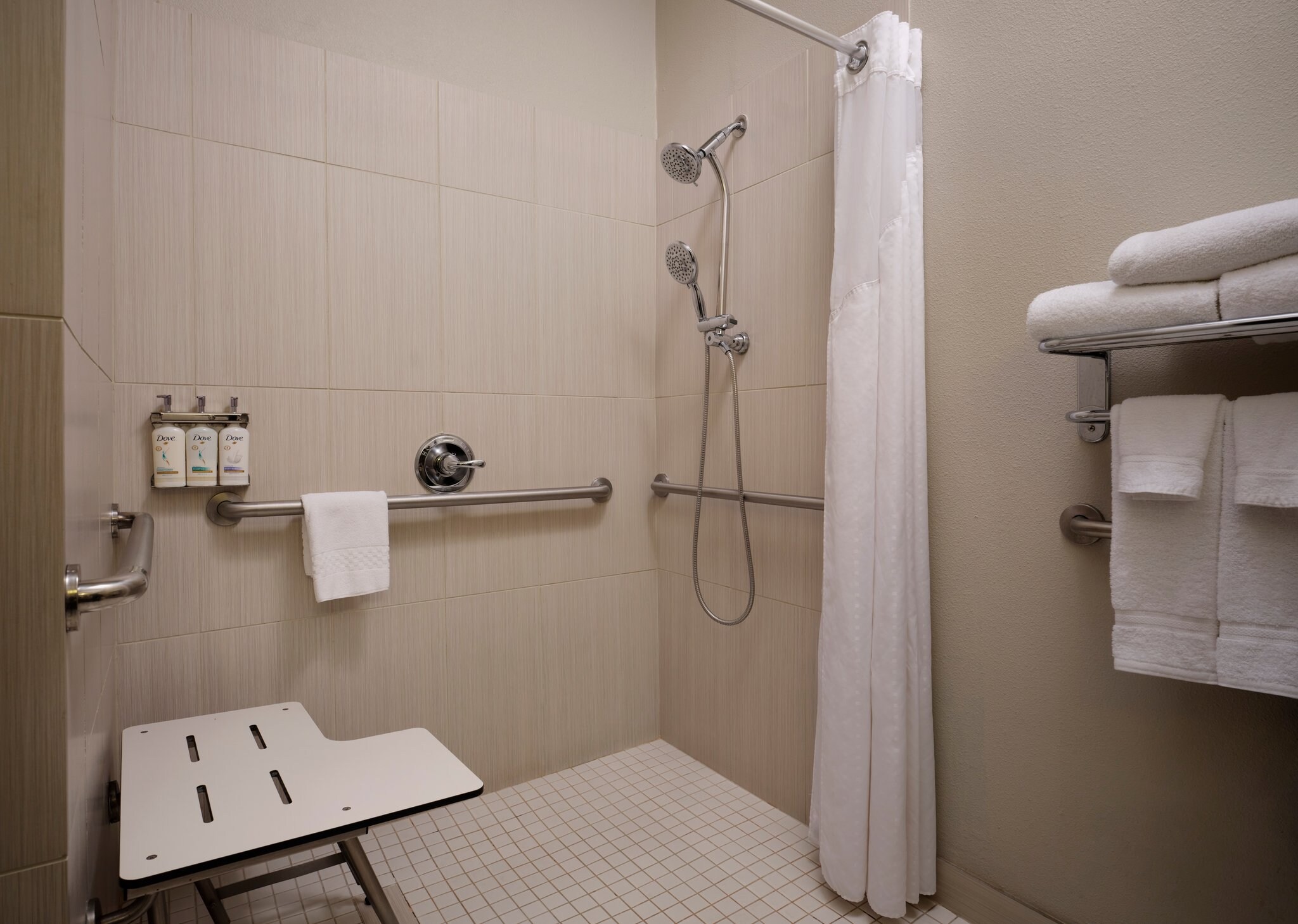 Holiday Inn Express & Suites DFW-GRAPEVINE - Tap to explore photos