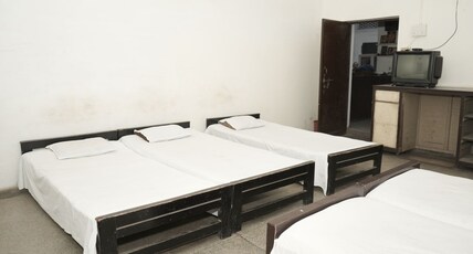 PALACE HOTEL Room Type - Family Room with City View Bed