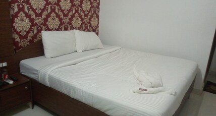 HOTEL WISDOM CELEBRATION Room Type - LUXURY ROOM