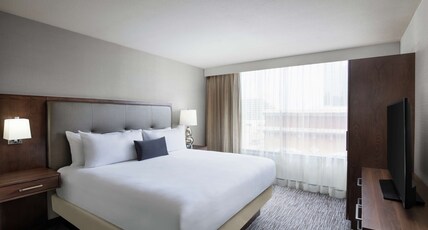 Embassy Suites by Hilton Fort Worth Downtown Room Type - 1 KING BED NONSMOKING