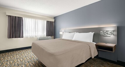 Best Western Inn Room Type - 1 King Bed, Non-Smoking, Larger Room, Work Desk, Lounge Chair, Microwave And Refrigerator, Wi-Fi, Co Best Western Inn Room Type - 1 King Bed, Non-Smoking, Larger Room, Work Desk, Lounge Chair, Microwave And Refrigerator, Wi-Fi, Co