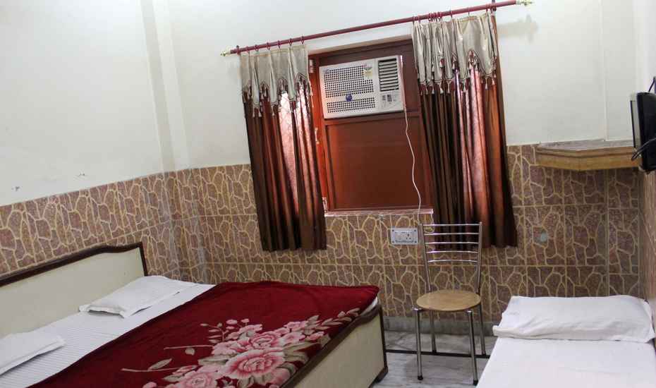Hotel Jai Shree Krishna - Tap to explore photos