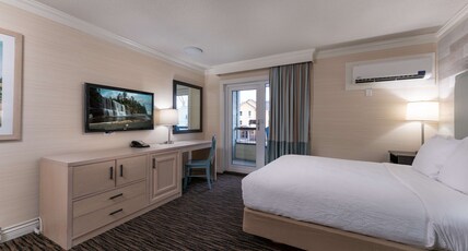 Prestige Beach House, BW Premier Collection Room Type - 1 Queen Bed, Non-Smoking, Balcony, Mini Fridge, Wi-Fi, Upgraded Linen, Pet Friendly Room