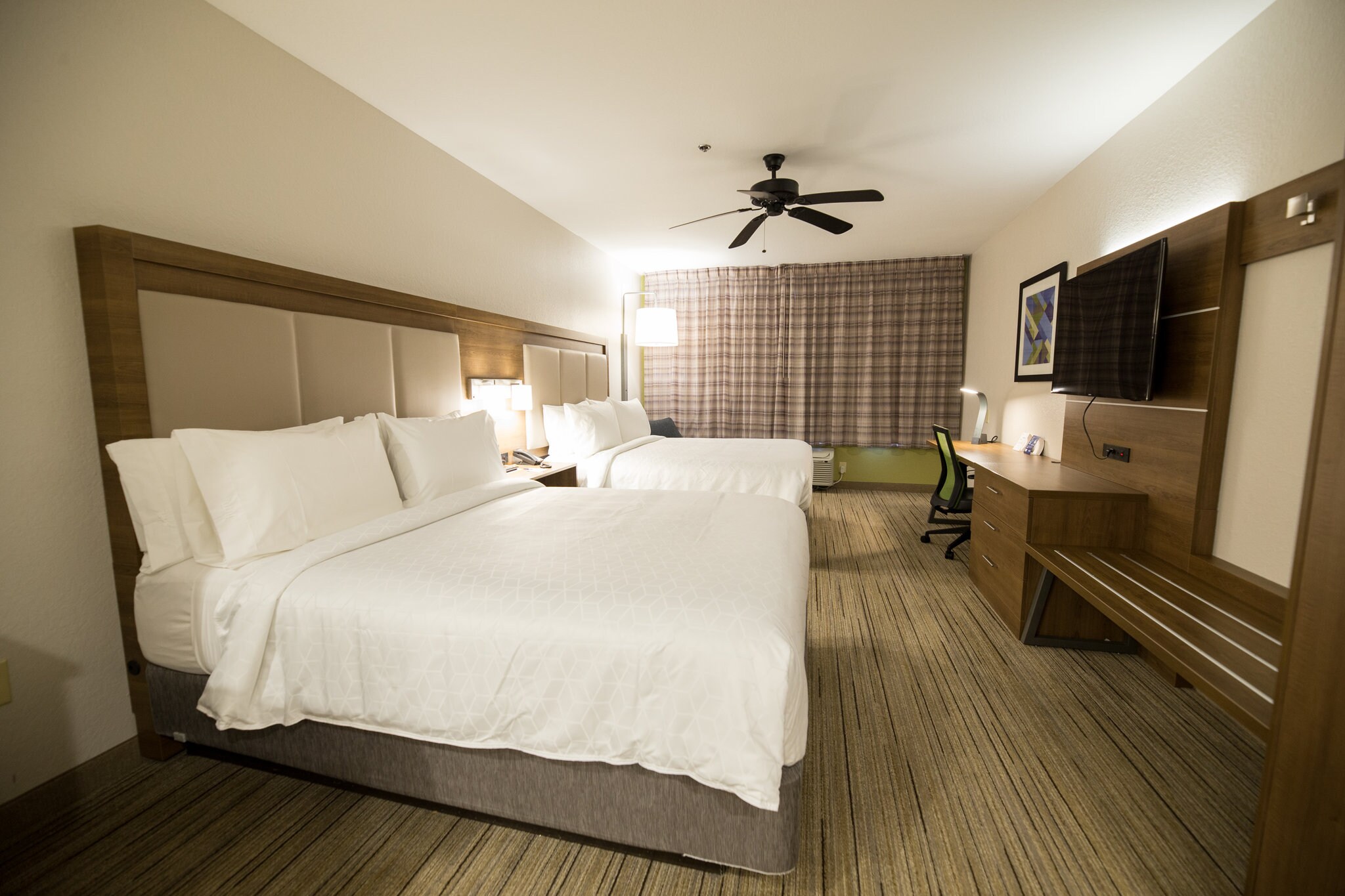 Holiday Inn Express & Suites Clinton, an IHG Hotel - Tap to explore photos