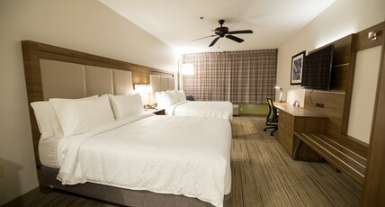 Holiday Inn Express & Suites Clinton, an IHG Hotel Room Type - 2 Queen Beds Standard