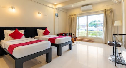 La Nicholas - Lake View (by Summit Hotels) Room Type - Premium Twin Bed Room with Garden View La Nicholas - Lake View (by Summit Hotels) Room Type - Premium Twin Bed Room with Garden View