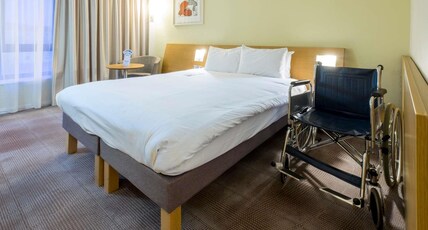 Novotel Southampton Room Type - Accessible Superior Room with 1 double bed Novotel Southampton Room Type - Accessible Superior Room with 1 double bed