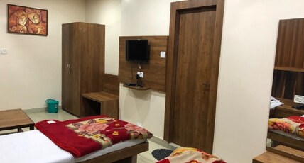 Hotel Geetanjali Room Type - Delux AC Triple