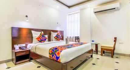 FabHotel Tipsyy Inn Suites Room Type - Deluxe Room