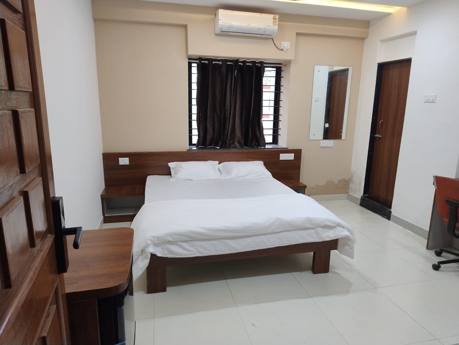 DatsunG Studios near Pune Airport - Tap to explore photos