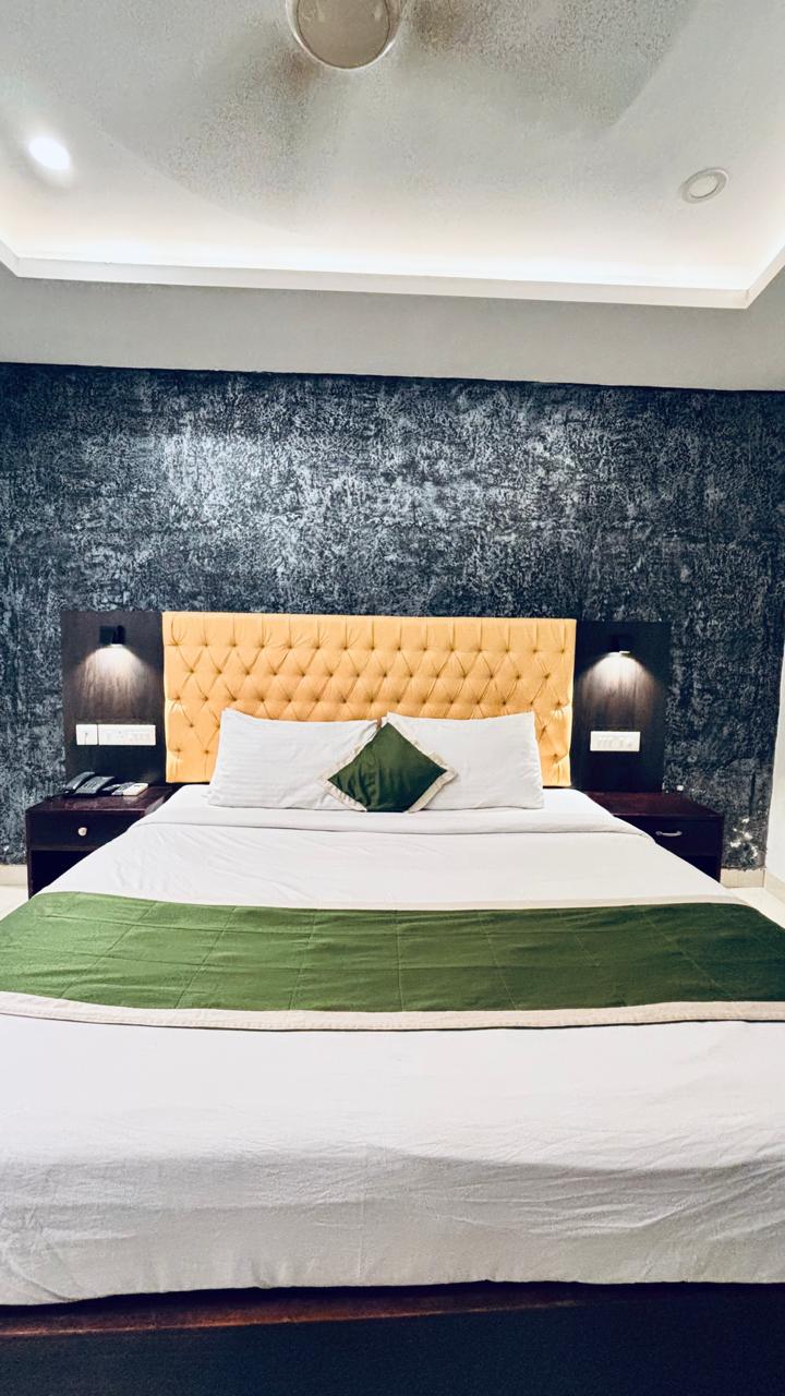 HOTEL GREEN LIFE - Tap to explore photos