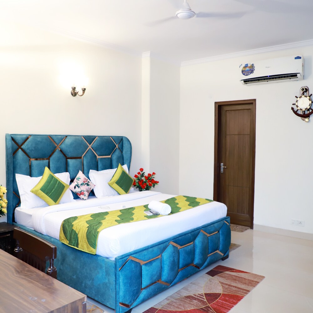 Fortune Home Service Apartment 3Bhk,E-28 Saket 2B - Tap to explore photos