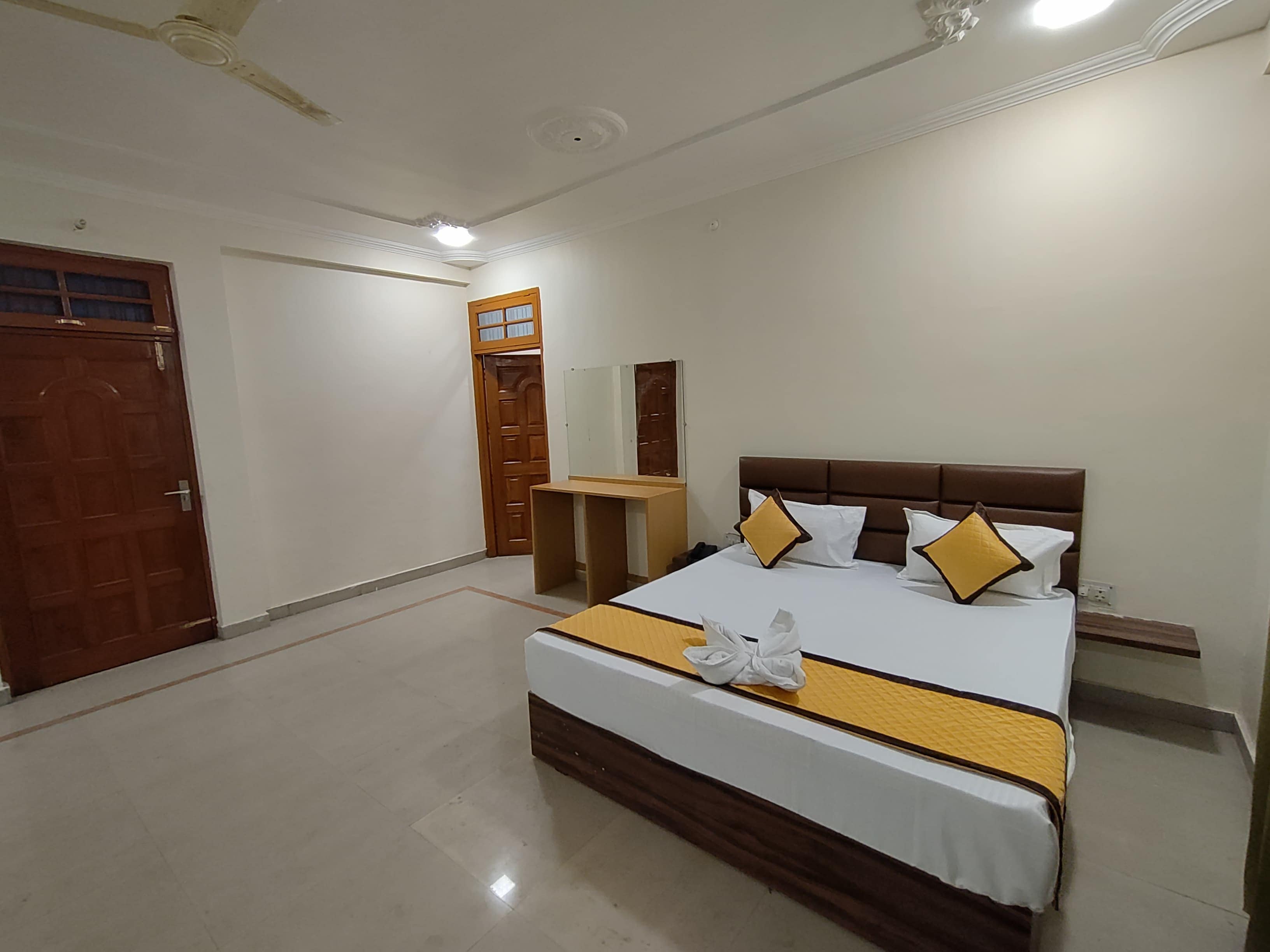 Hotel Sojourn Inn Lucknow - Tap to explore photos