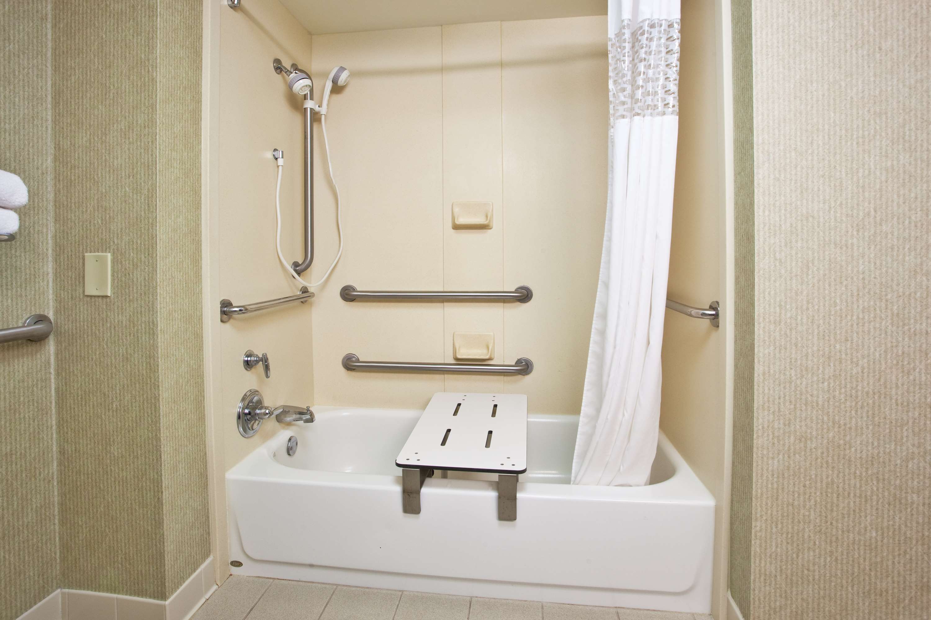 Hampton Inn by Hilton Clifton Park - Tap to explore photos