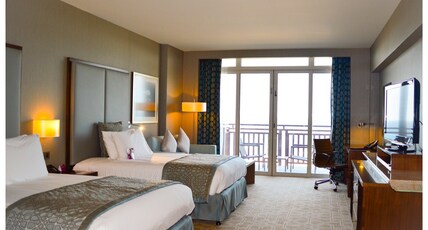 Crowne Plaza DUQM Room Type - 2 Twin Standard Pool View with Balcony