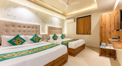 Treebo Amber International Mumbai Airport T2 Room Type - Spacious Premium Room