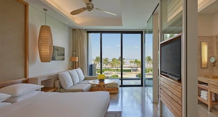 Hyatt Regency Danang Resort and Spa Room Type - 1 KING BED OCEAN VIEW WITH CLUB ACCESS Hyatt Regency Danang Resort and Spa Room Type - 1 KING BED OCEAN VIEW WITH CLUB ACCESS