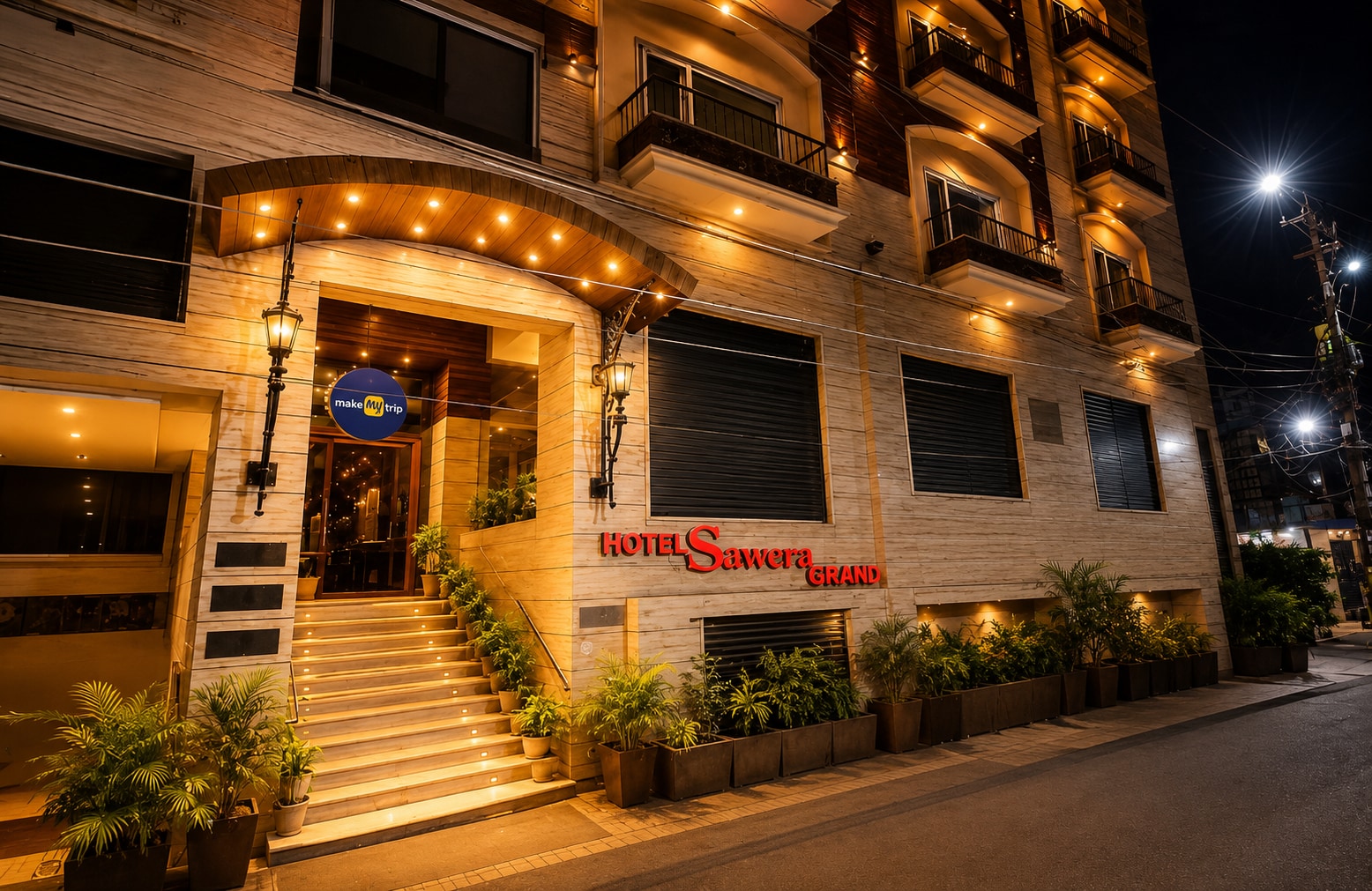 SAWERA GRAND 10 MIN WALK FROM GOLDEN TEMPLE - Tap to explore photos