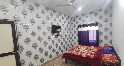 Sunshine Homestay | Rooms & Kitchen Room Type - Semi- Deluxe Room