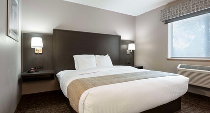 Best Western Sawtooth Inn and Suites Room Type - Suite-1 King 1 Queen, Upstairs Only, Non-Smoking, Wireless High-Speed Internet, Sofabed, Microwave A