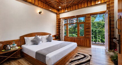 The Wooden Nook, Chail Room Type - Luxury Room with Balcony and Mountain View