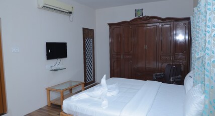 PKS Grand Park Room Type - Deluxe King Bed Room