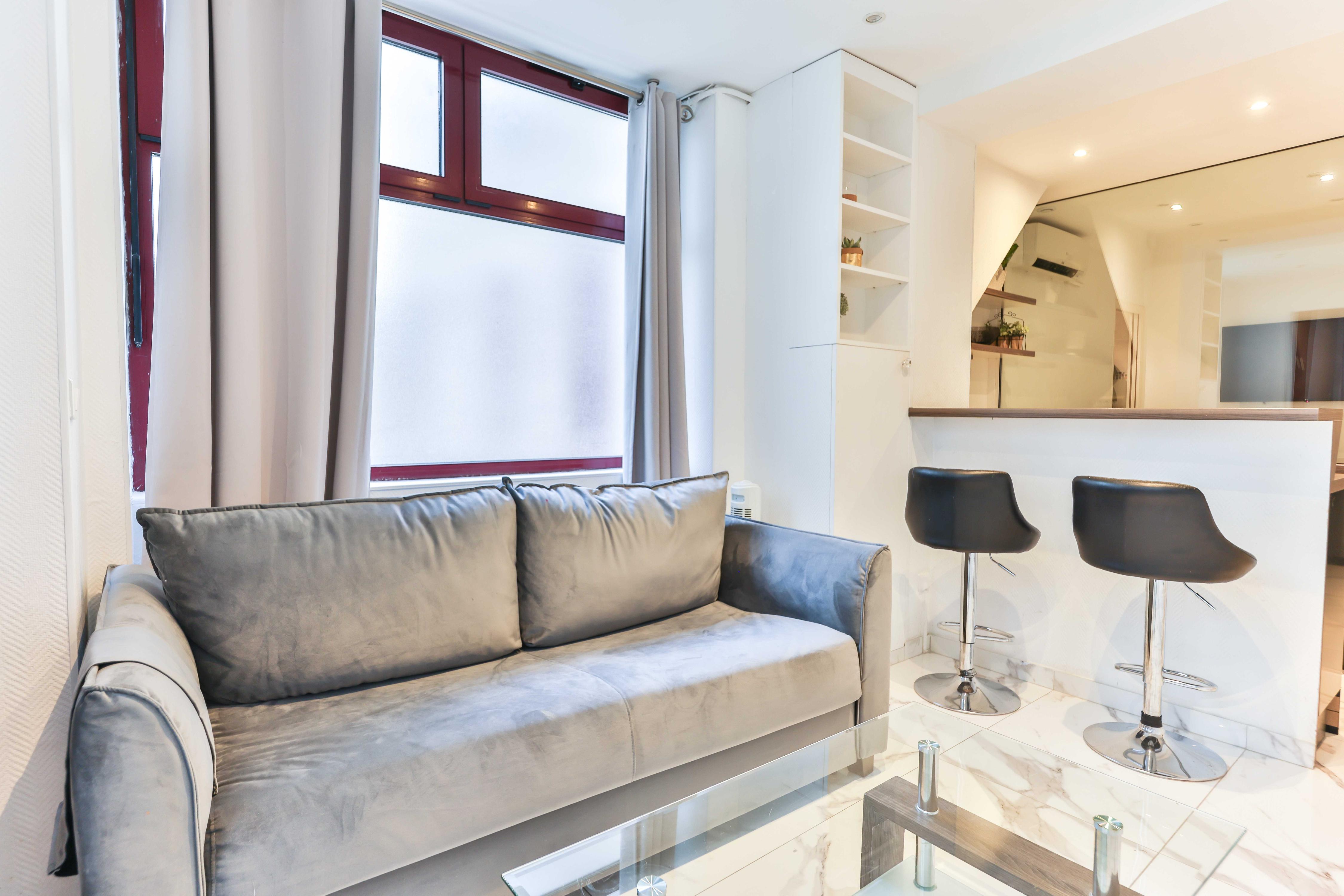 Charming 1BR/4P - Eiffel Tower / Trocadero - Tap to explore photos