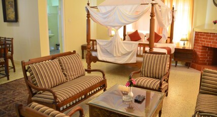 The Peak Resorts Room Type - Royal Antique King Suite
