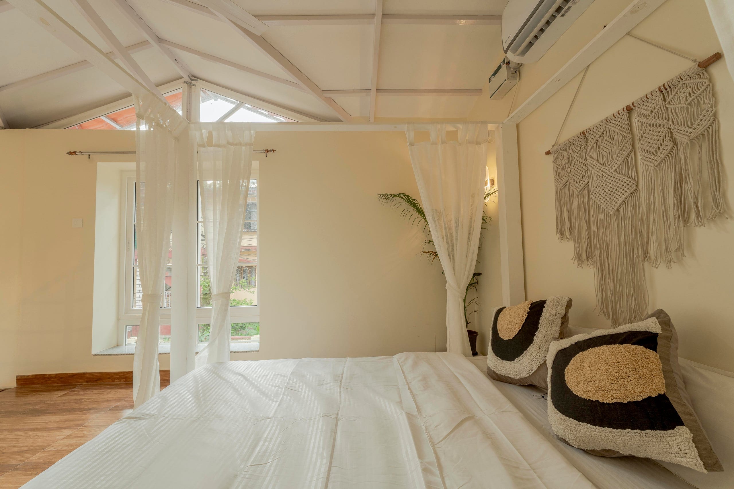 Love Loft Lazy Daze Stays Near Thalassa Boiler Maker - Tap to explore photos