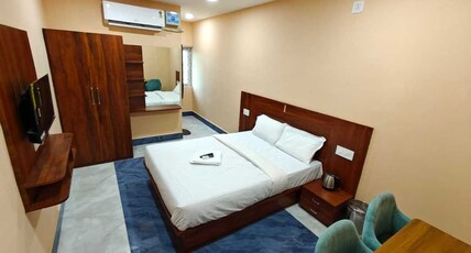 Hotel O Atala Main Road Bhubaneswar Room Type - Deluxe Room with Nature view