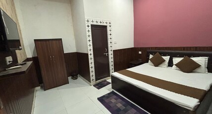 Darshan Kashi Room Type - Deluxe Room