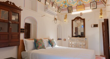 Jeevan Haveli Heritage Hotel And Museum Room Type - Royal Heritage Room