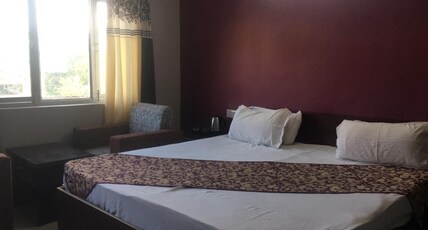 hotel shresth Room Type - Deluxe Room