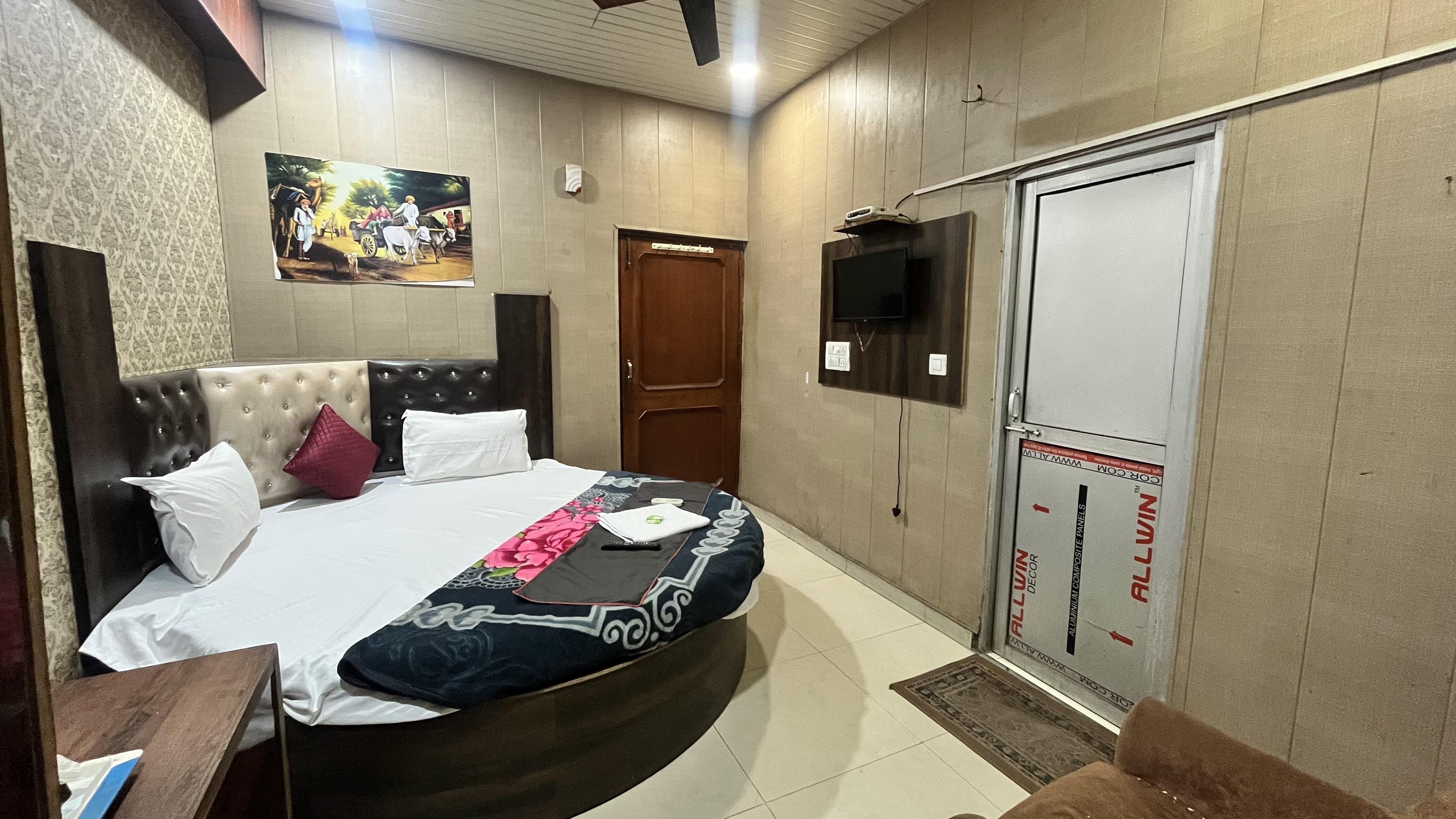 Hotel Royal Plaza, 4 min from Chandigarh Railway Station - Tap to explore photos
