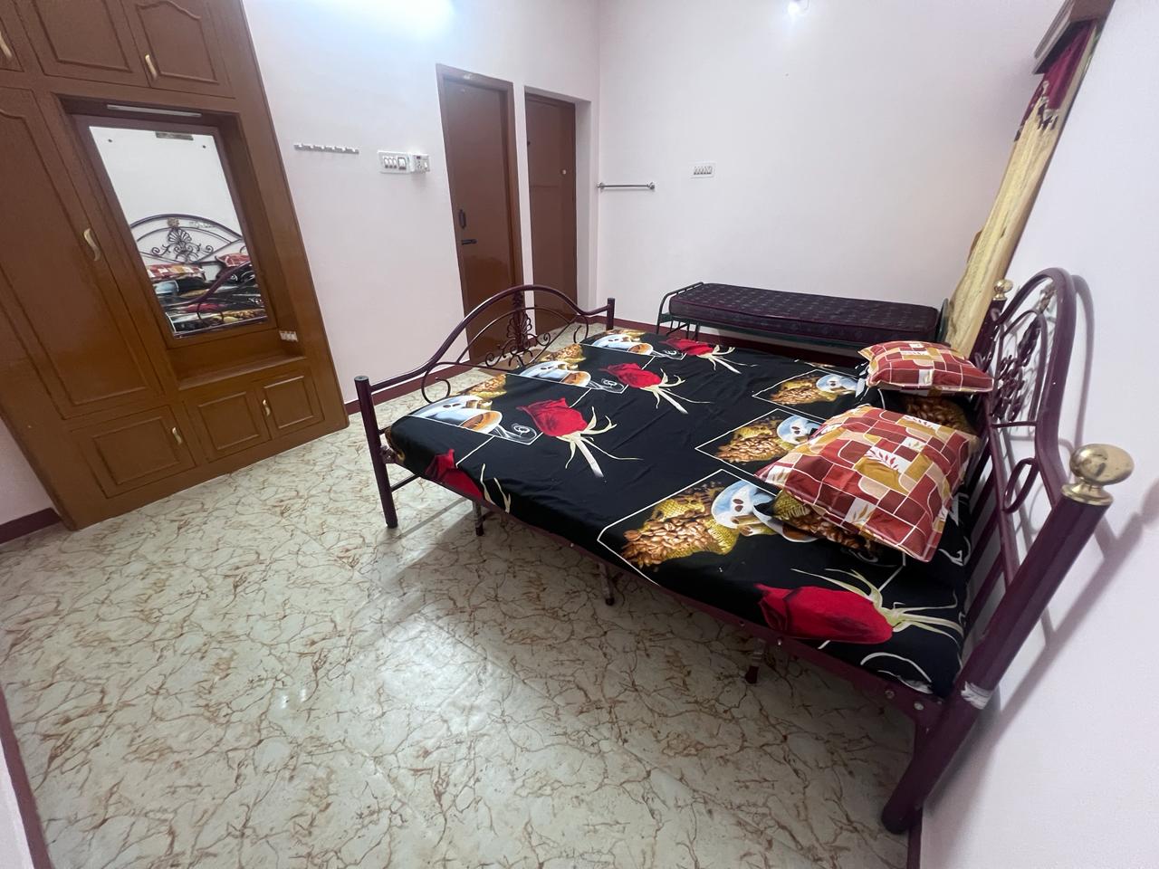 Cliff Castle Premium Stay - East Wing Yercaud - Tap to explore photos
