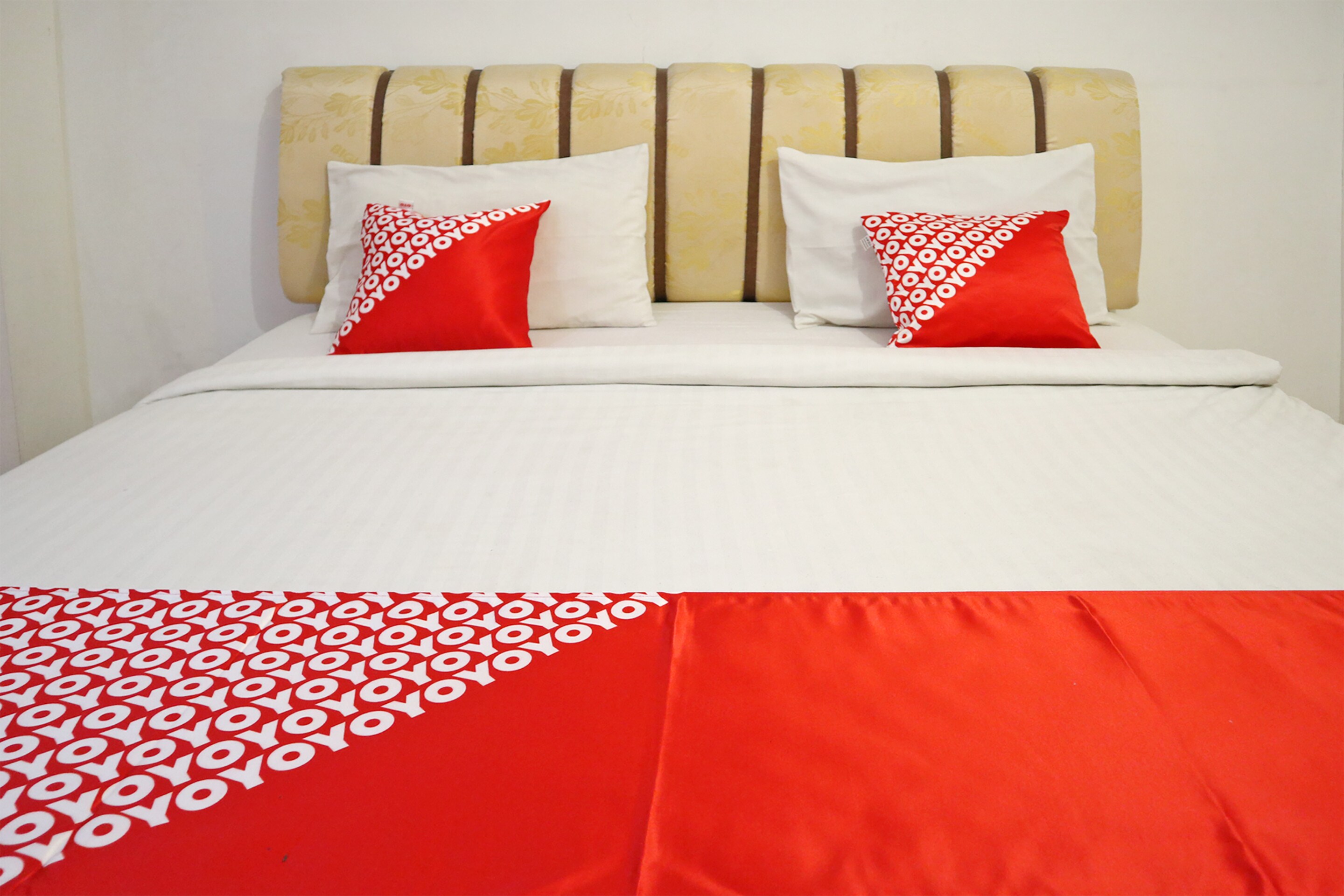 Hotel O M Authentic Kost Man - Tap to explore photos