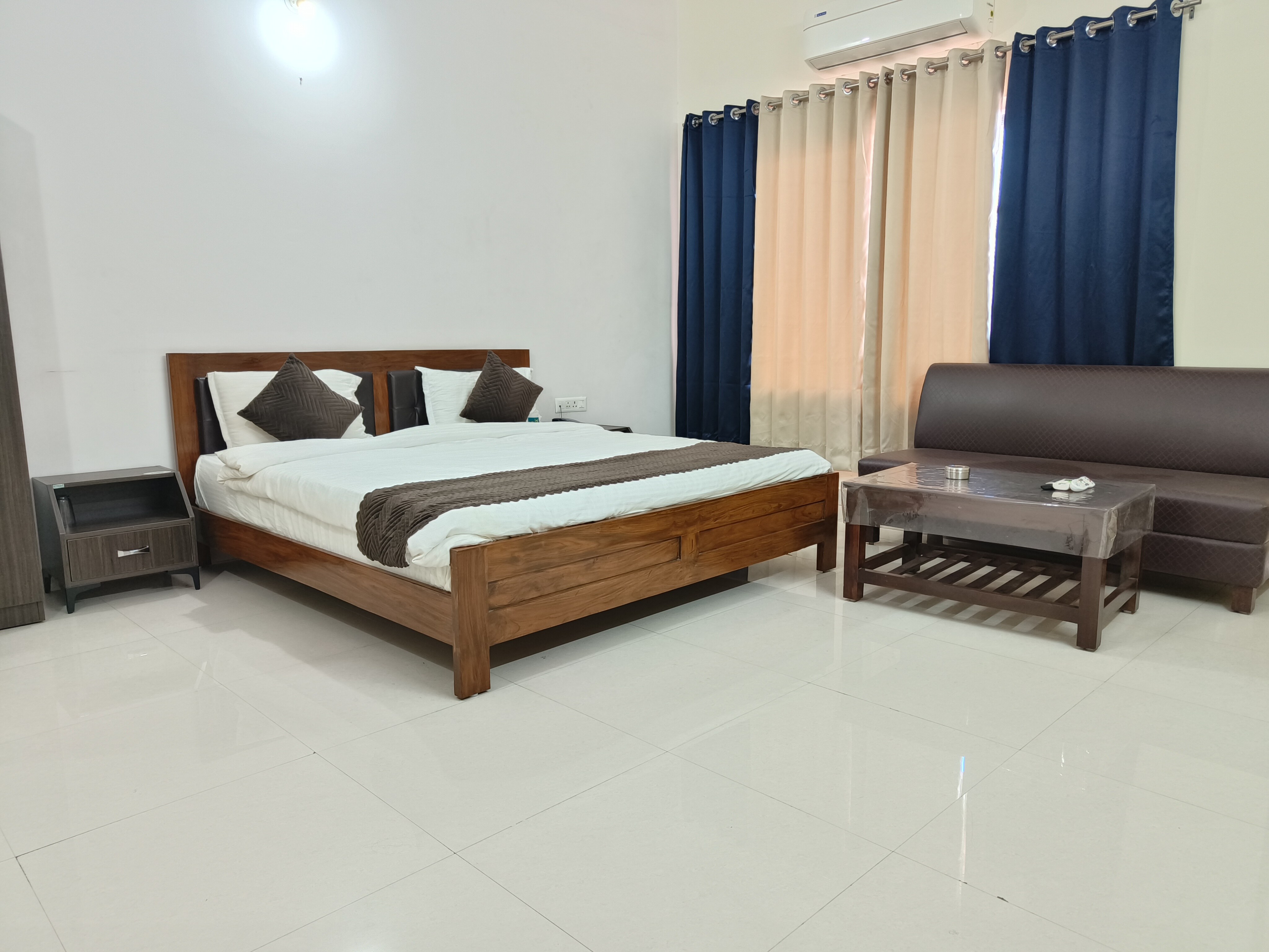 HOTEL THE GRAND JALSA - Tap to explore photos